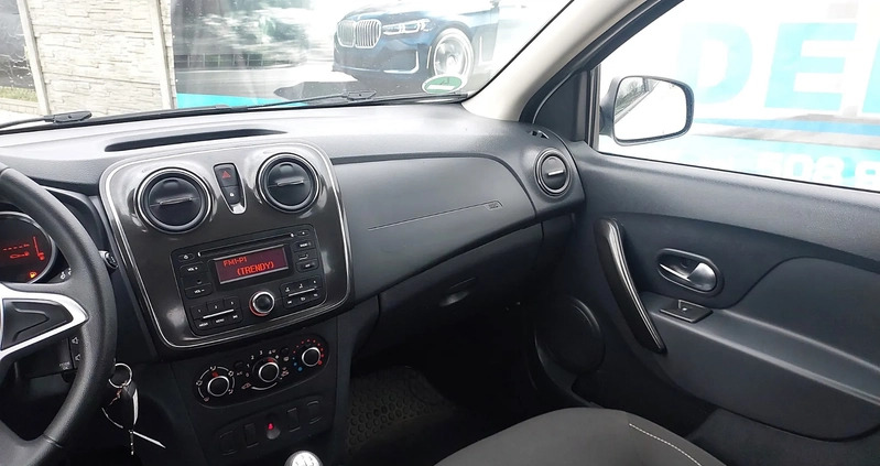 Dacia Sandero cena 29900 przebieg: 135000, rok produkcji 2017 z Lębork małe 232